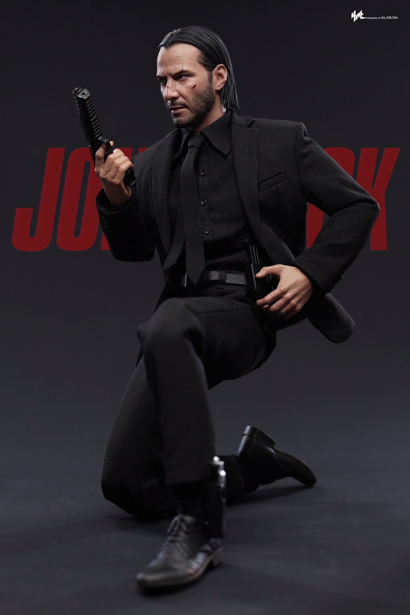 Hot Toys MMS832B John Wick - 1/6th scale John Wick Collectible Figure (Special Edition)