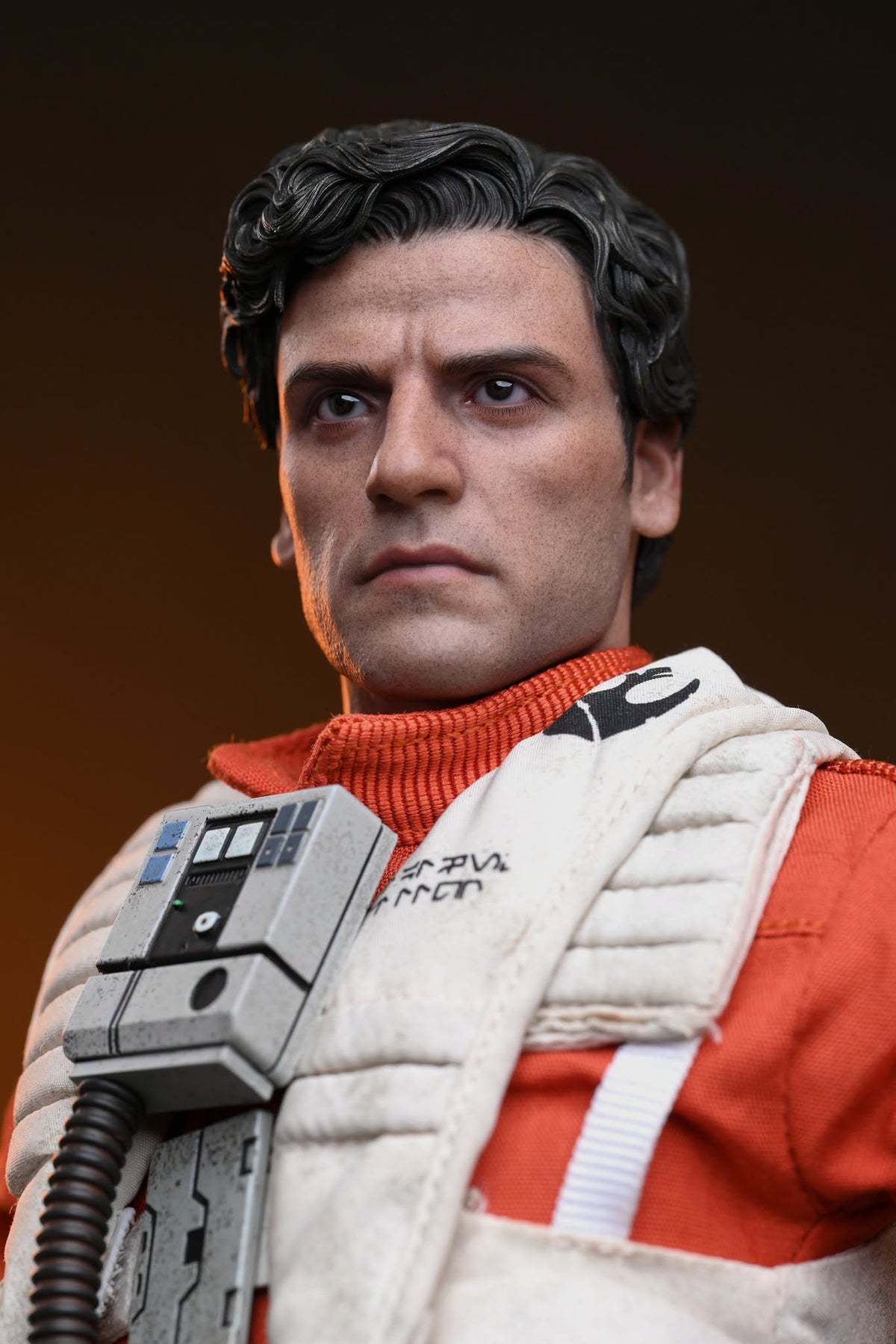 Hot Toys MMS806 Star Wars: The Force Awakens - 1/6th scale Poe Dameron Collectible Figure