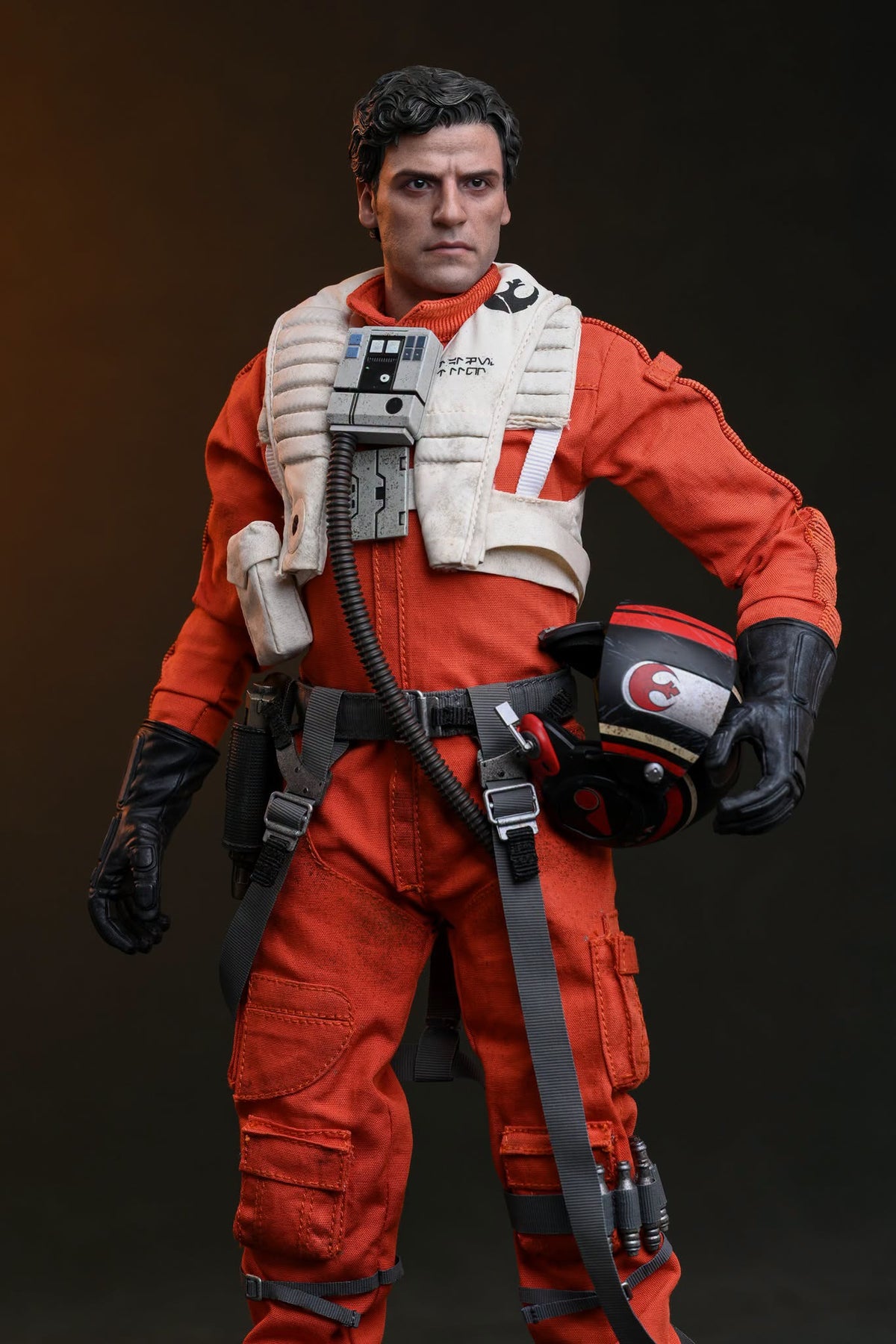 Hot Toys MMS806 Star Wars: The Force Awakens - 1/6th scale Poe Dameron Collectible Figure