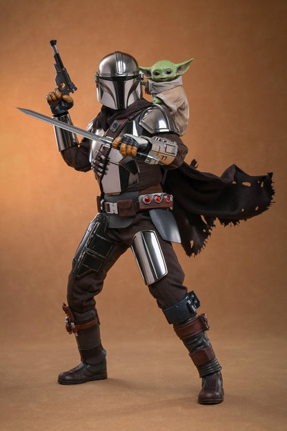 Hot Toys MMS872 Star Wars: The Mandalorian & Grogu - The Mandalorian & Grogu Collectible Set (Deluxe Version)