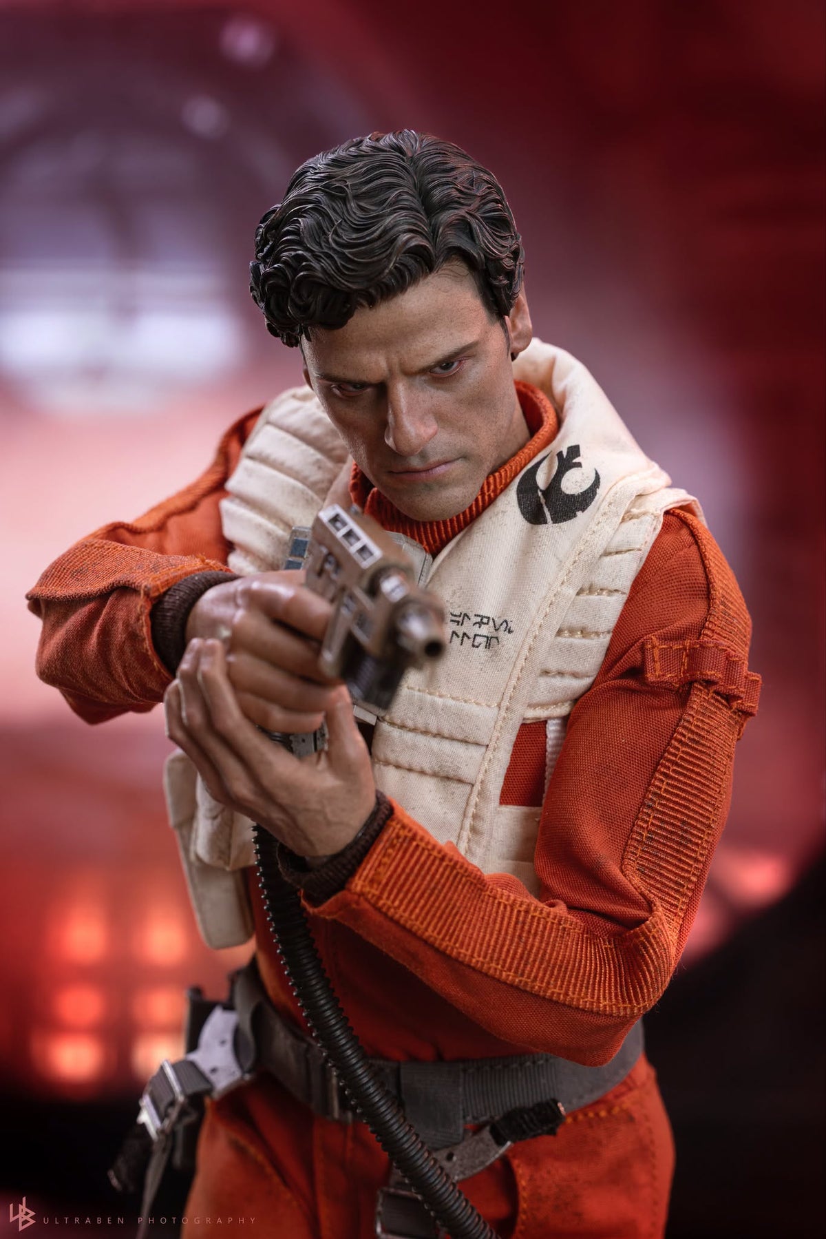 Hot Toys MMS806 Star Wars: The Force Awakens - 1/6th scale Poe Dameron Collectible Figure