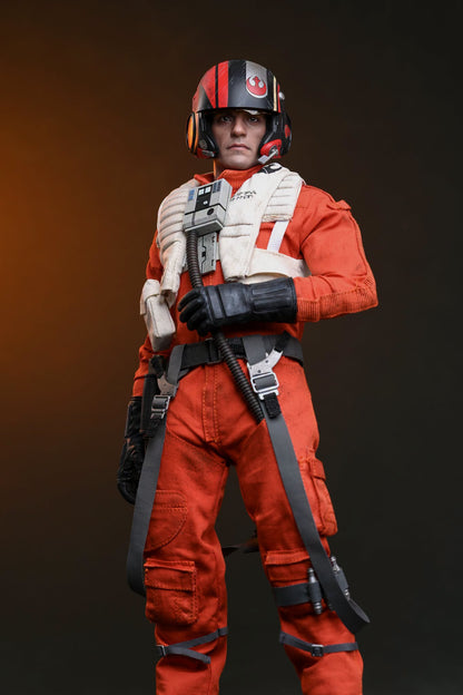 Hot Toys MMS806 Star Wars: The Force Awakens - 1/6th scale Poe Dameron Collectible Figure