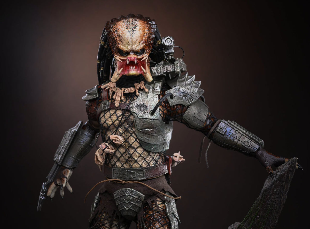 Hot Toys MMS816 Predator - 1/6th scale Predator (2.0) Collectible Figure