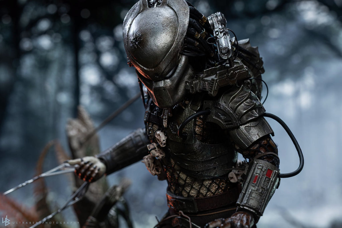 Hot Toys MMS816 Predator - 1/6th scale Predator (2.0) Collectible Figure