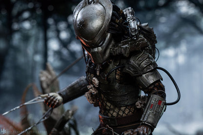 Hot Toys MMS816 Predator - 1/6th scale Predator (2.0) Collectible Figure