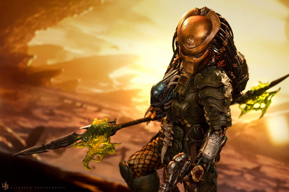 Hot Toys CMS029B Predator - 1/6th scale Broken Tusk Predator Collectible Figure (Special Edition)
