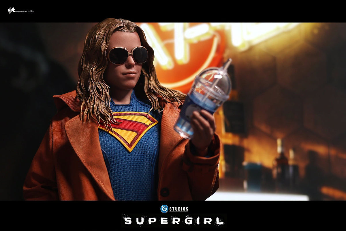 Hot Toys MMS869 Supergirl - 1/6th scale Supergirl & Krypto Collectible Set