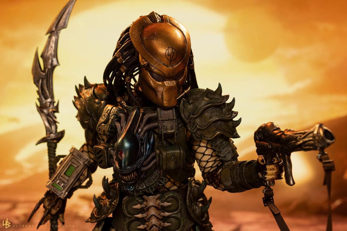 Hot Toys CMS029 Predator - 1/6th scale Broken Tusk Predator Collectible