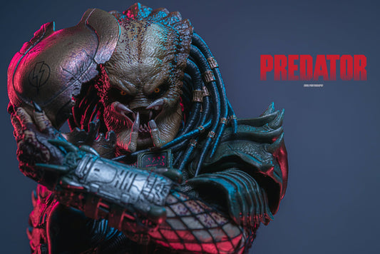 Hot Toys CMS029B Predator - 1/6th scale Broken Tusk Predator Collectible Figure (Special Edition)