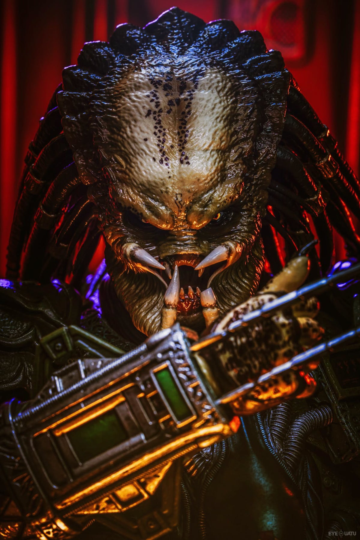 Hot Toys CMS029 Predator - 1/6th scale Broken Tusk Predator Collectible