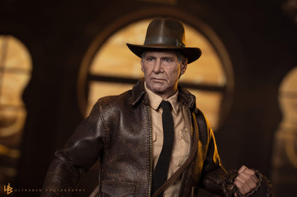 Hot Toys MMS717 Indiana Jones and the Dial of Destiny – Indiana Jones 1/6 Scale Collectible Figure (Deluxe Version)