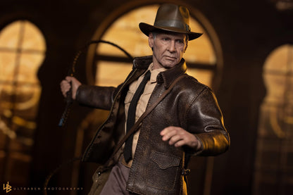 Hot Toys MMS717 Indiana Jones and the Dial of Destiny – Indiana Jones 1/6 Scale Collectible Figure (Deluxe Version)
