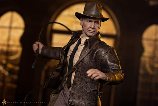 Hot Toys MMS717 Indiana Jones and the Dial of Destiny – Indiana Jones 1/6 Scale Collectible Figure (Deluxe Version)