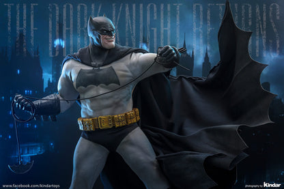 Hot Toys CMS024 Batman: The Dark Knight Returns - 1/6th scale Batman Collectible Figure