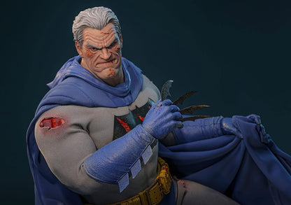 Pre-Order Hot Toys CMS031 Batman: The Dark Knight Returns - 1/6th scale Batman (Battle Damaged Version) Collectible Figure