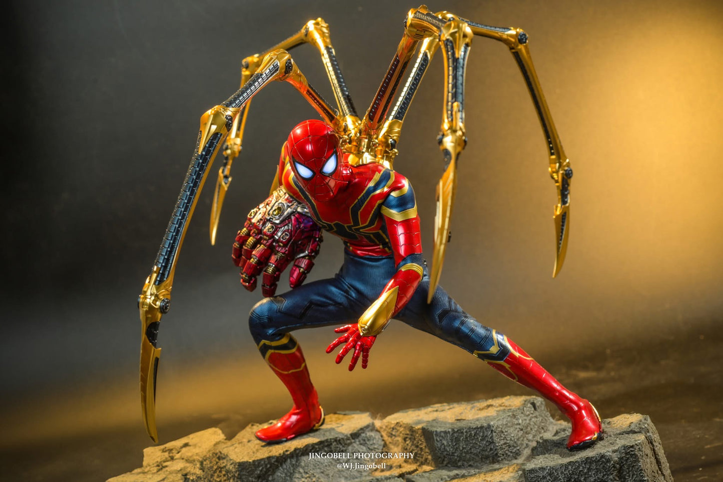 Hot Toys MMS762AE Avengers: Endgame - 1/6th scale Iron Spider Collectible Figure (Artisan Edition) (Hot Toys Exclusive)