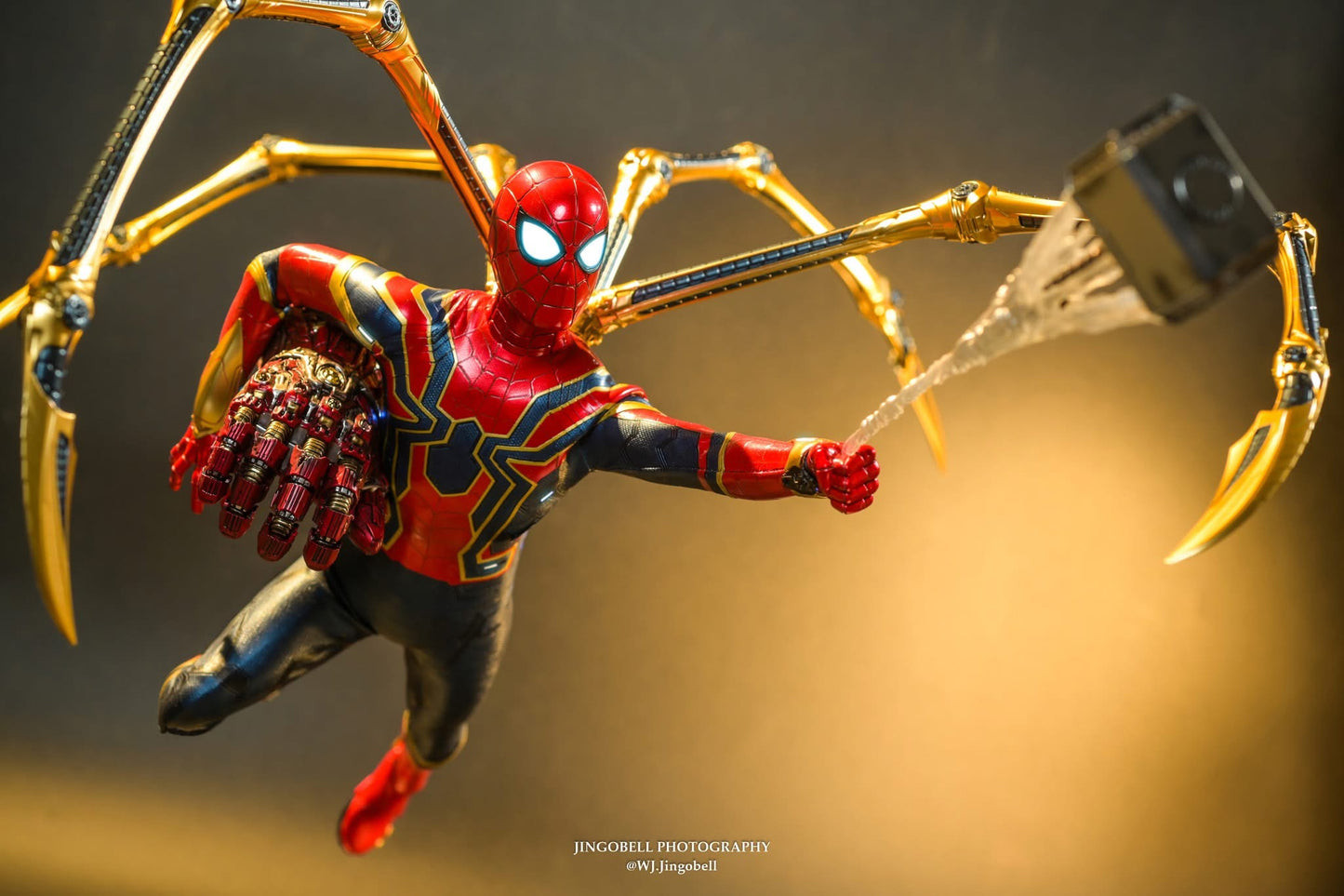 Hot Toys MMS762AE Avengers: Endgame - 1/6th scale Iron Spider Collectible Figure (Artisan Edition) (Hot Toys Exclusive)