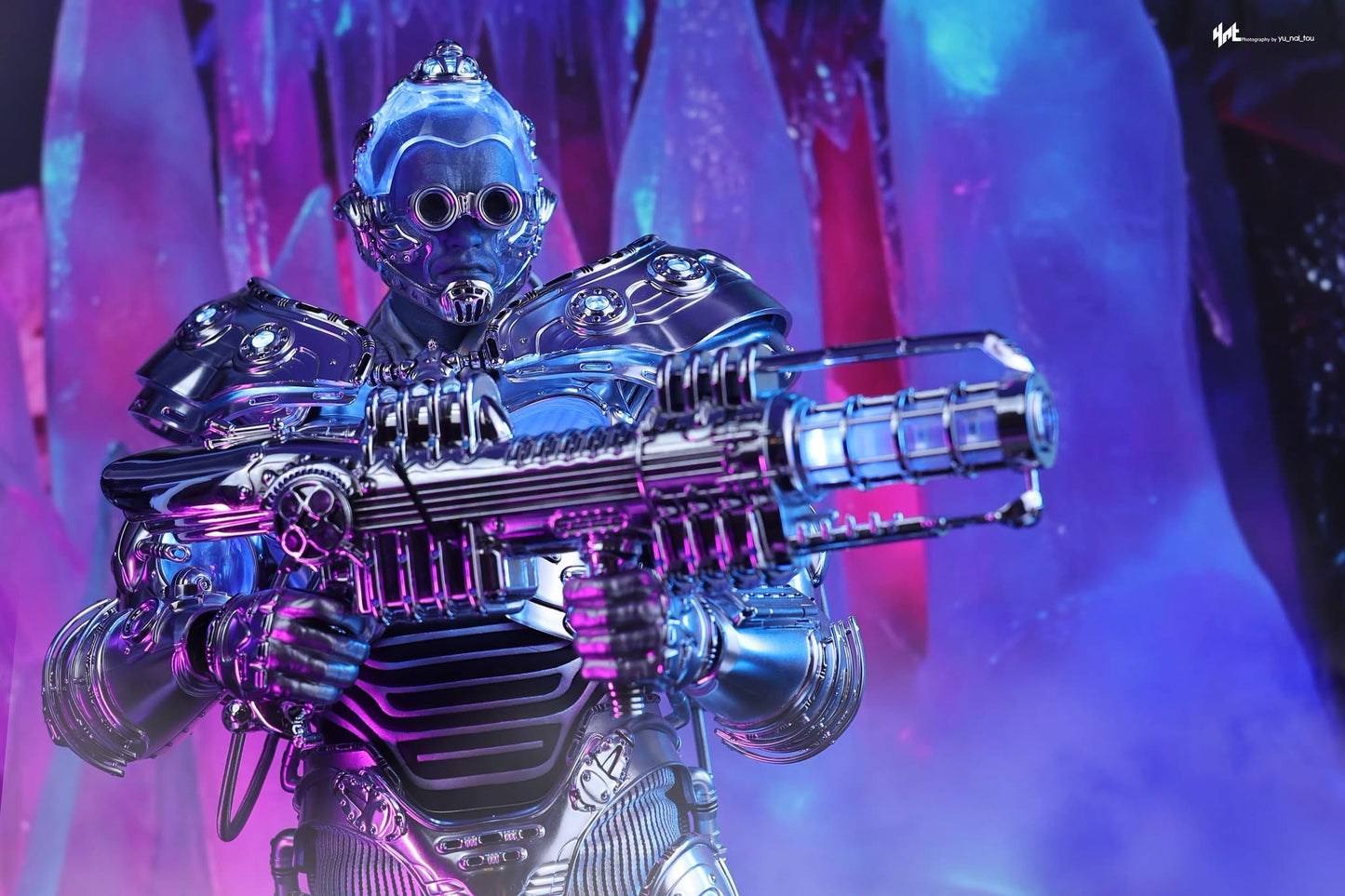 Hot Toys MMS800 Batman & Robin - 1/6th scale Mr. Freeze Collectible Figure (Deluxe Version)