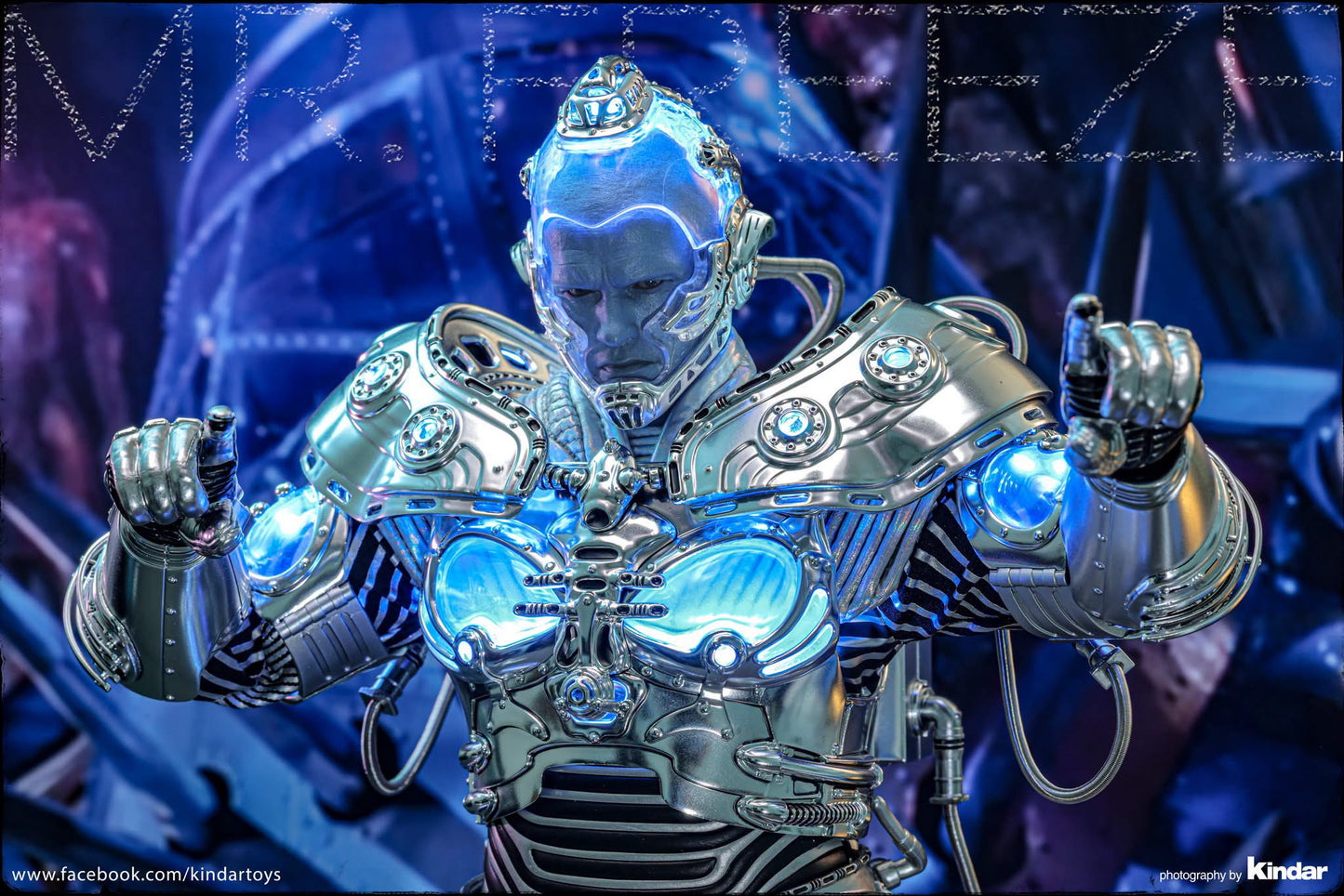 Hot Toys MMS800 Batman & Robin - 1/6th scale Mr. Freeze Collectible Figure (Deluxe Version)
