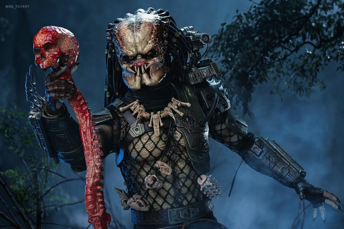 Hot Toys MMS817 Predator - 1/6th scale Predator (2.0) Collectible Figure (Deluxe Version)