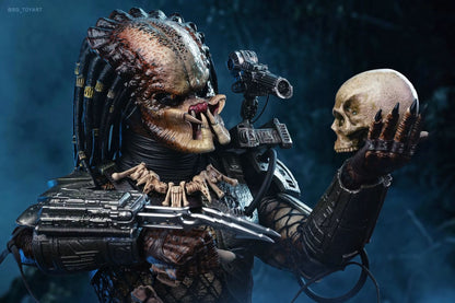 Hot Toys MMS817 Predator - 1/6th scale Predator (2.0) Collectible Figure (Deluxe Version)