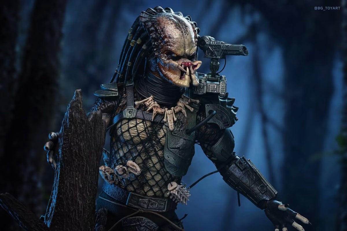 Hot Toys MMS817 Predator - 1/6th scale Predator (2.0) Collectible Figure (Deluxe Version)