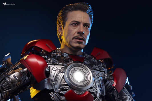 Hot Toys MMS718B The Avengers- 1/6th scale Tony Stark (Mark VII Suit Up Version) Collectible Figure with Exclusive Bonus Accessories