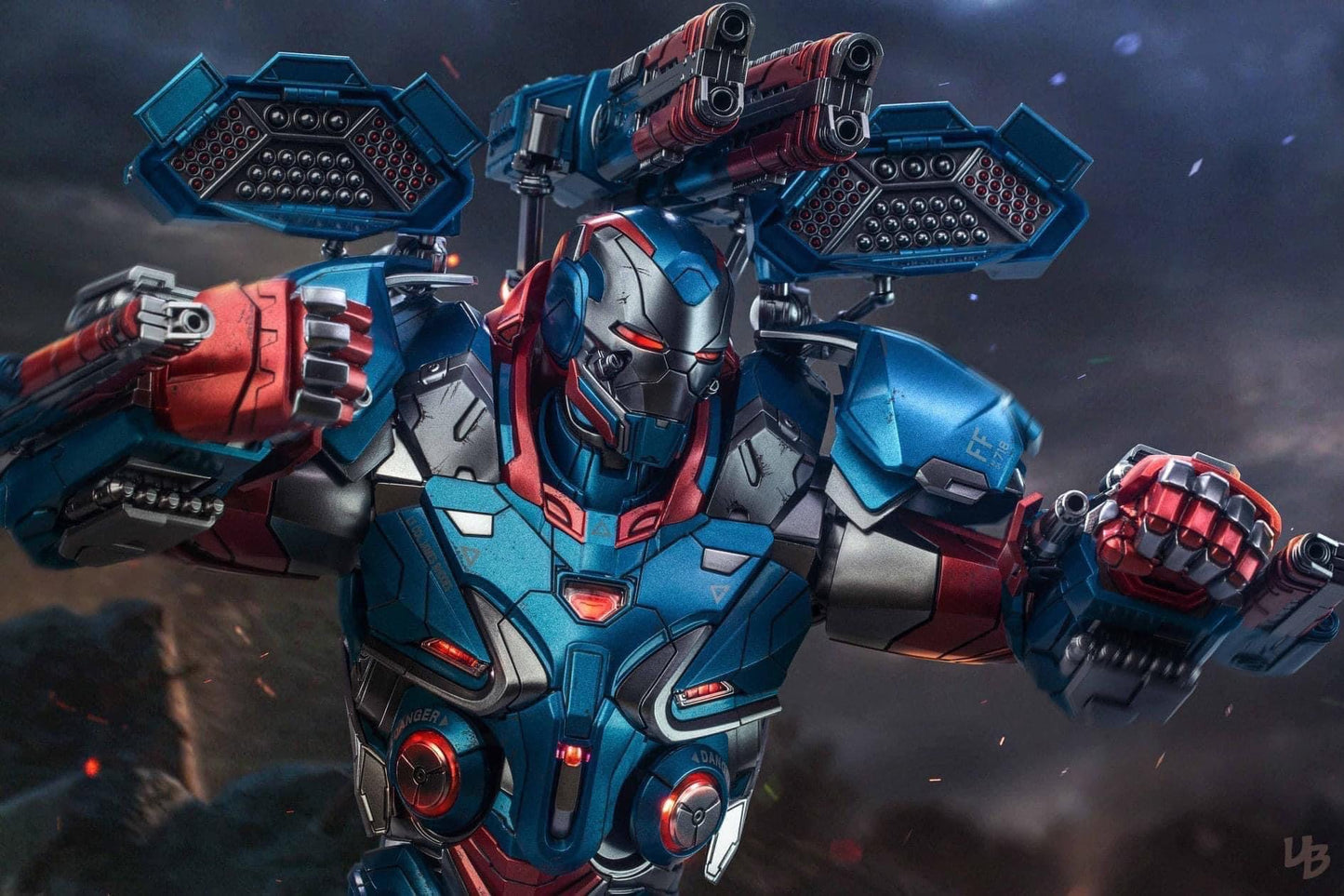Hot Toys MMS547D34 Avengers: Endgame - 1/6th scale Iron Patriot Collectible Figure