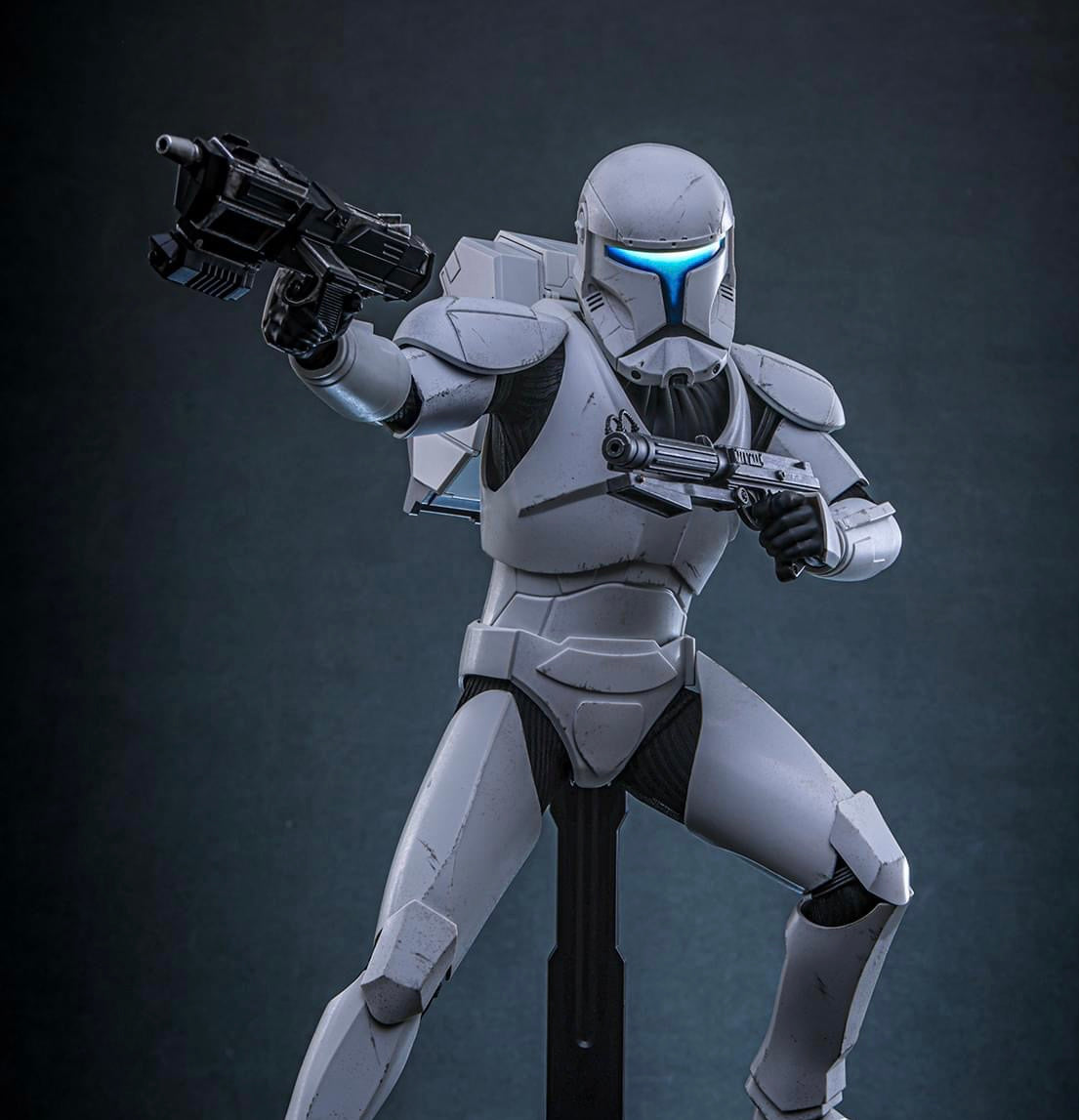 Pre-Order Hot Toys TMS131 Star Wars: The Bad Batch - 1/6th scale Clone Commando Collectible Figure