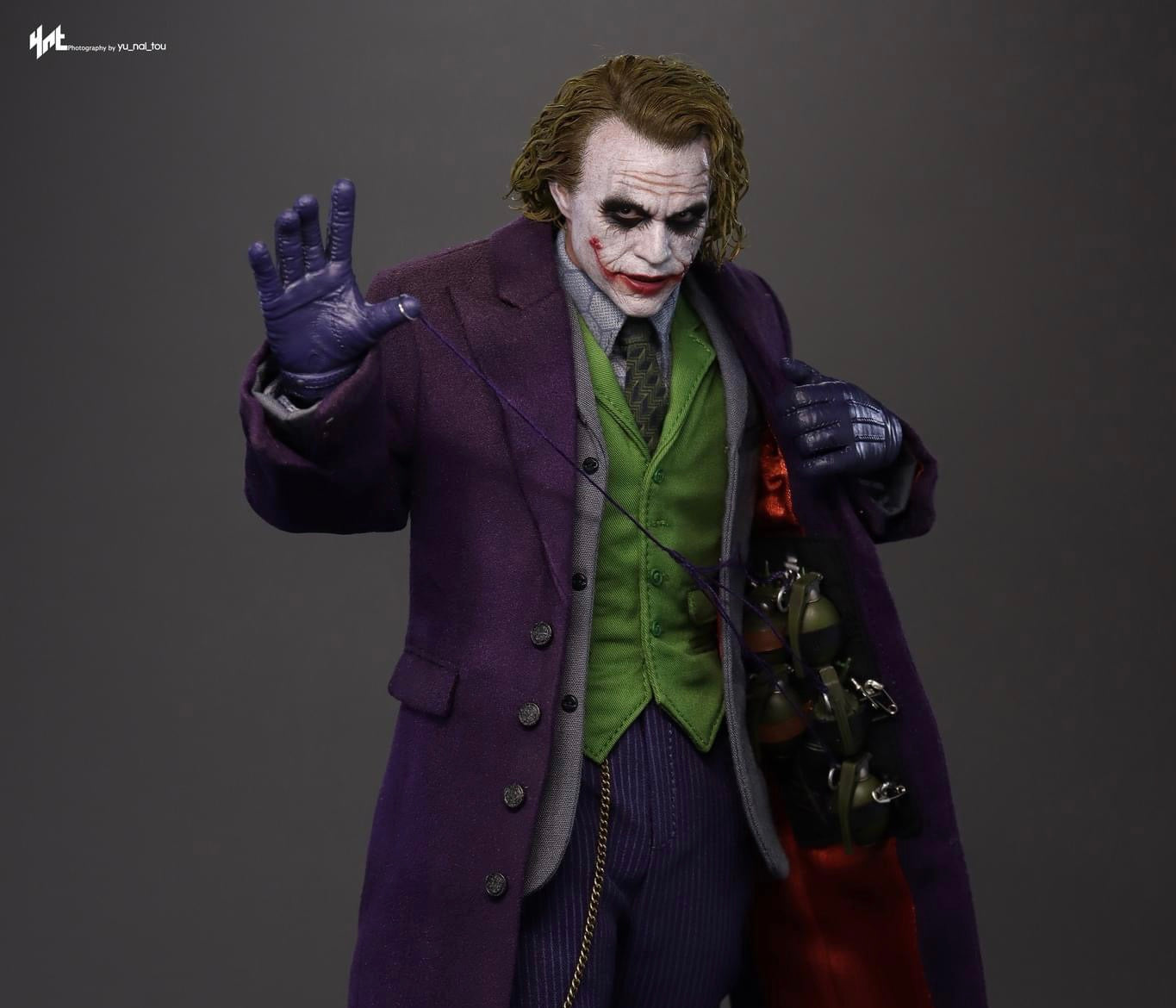 Hot Toys DX33AE The Dark Knight Trilogy - 1/6th scale Joker Collectible Figure (Artisan Edition)