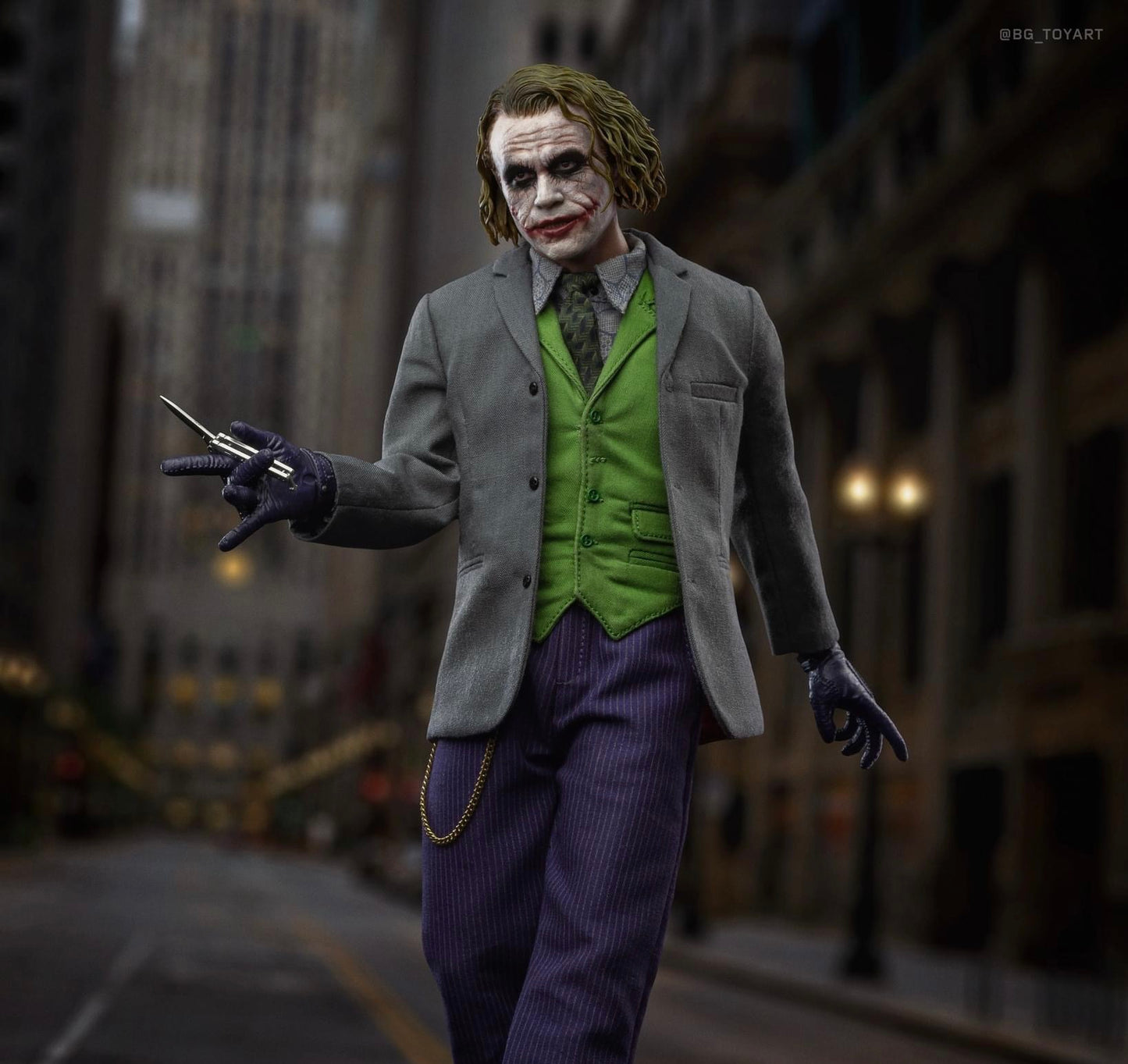 Hot Toys DX32 The Dark Knight Trilogy - 1/6th scale The Joker Collectible Figure