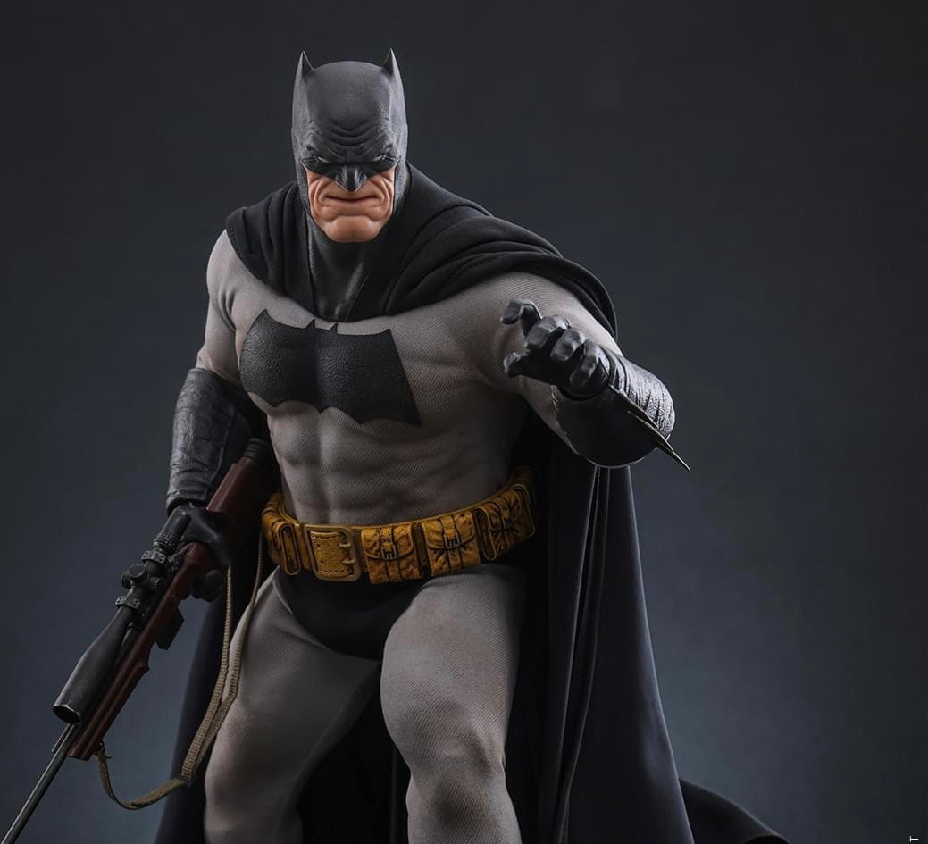 Pre-Order Hot Toys CMS024 Batman: The Dark Knight Returns - 1/6th scale Batman Collectible Figure