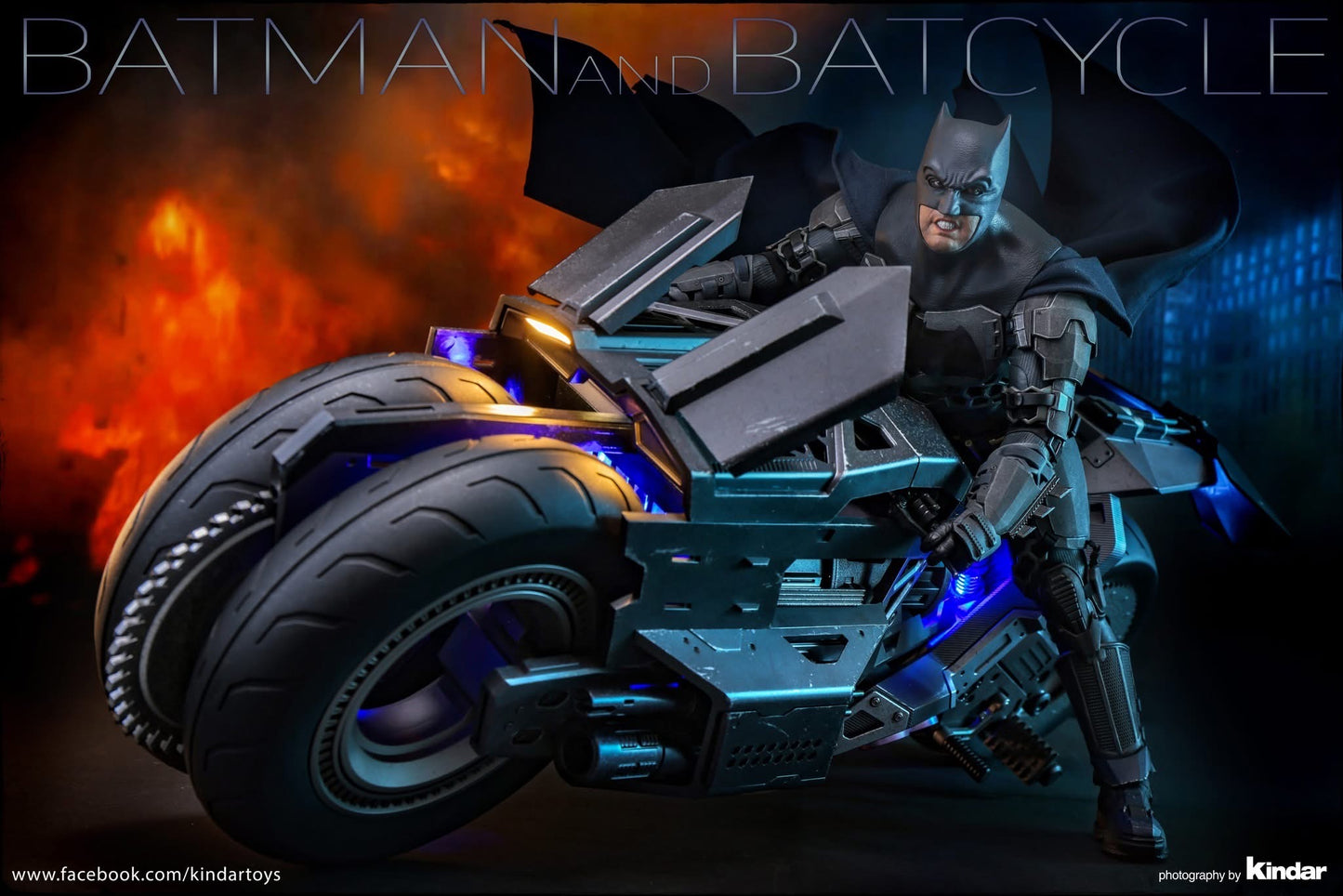 Hot Toys MMS705 Hot Toys The Flash – Batman and Batcycle 1/6 Scale Collectible Set