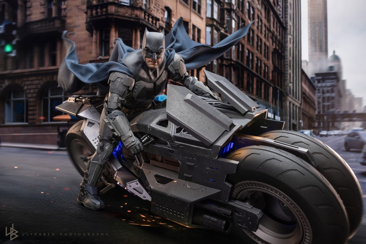 Hot Toys MMS705 Hot Toys The Flash – Batman and Batcycle 1/6 Scale Collectible Set