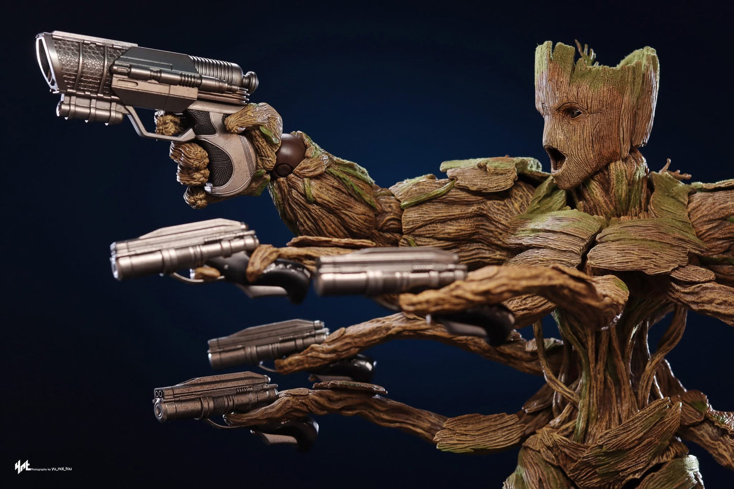 Hot Toys MMS707 Guardians of the Galaxy Volume 3 - Groot 1/6 Scale Collectible Figure Deluxe Version