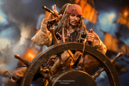 Hot Toys DX38 Pirates of the Caribbean: Dead Men Tell No Tales - 1/6th scale Jack Sparrow Collectible Figure (Deluxe Version)
