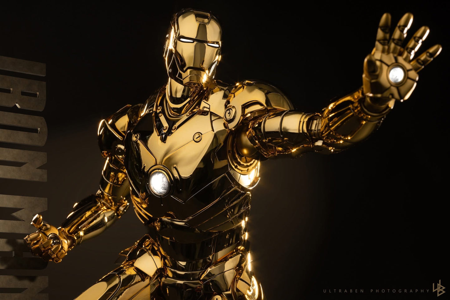 Hot Toys MMS764D69 Iron Man - 1/6th scale Iron Man Mark III (Golden Color Version) Collectible Figure Hot Toys Exclusive