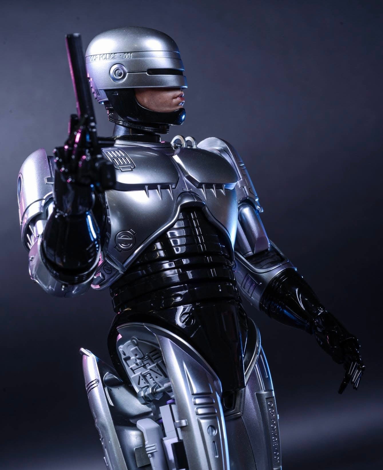 Hot Toys MMS203D05 RoboCop with Mechanical Chair (Docking Station) Collectible Figure