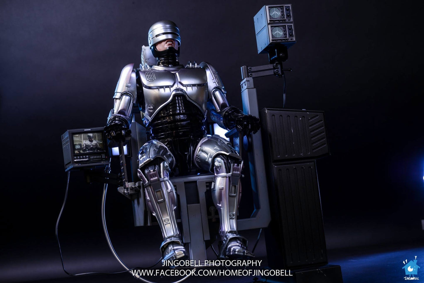 Hot Toys MMS203D05 RoboCop with Mechanical Chair (Docking Station) Collectible Figure