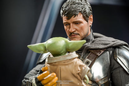 Hot Toys TMS052 The Mandalorian - 1/6th scale The Mandalorian and Grogu Collectible Set (Deluxe Version)
