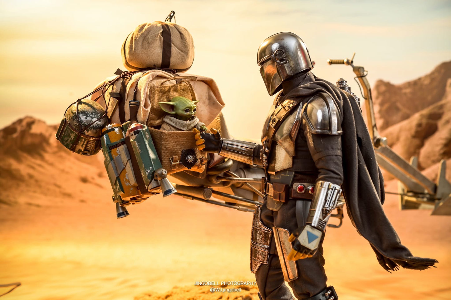 Hot Toys TMS052 The Mandalorian - 1/6th scale The Mandalorian and Grogu Collectible Set (Deluxe Version)