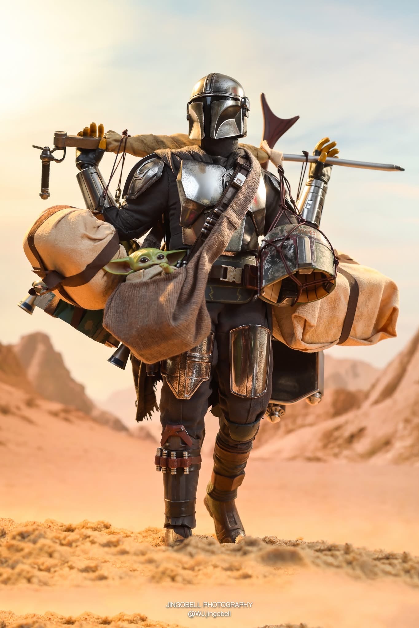 Hot Toys TMS052 The Mandalorian - 1/6th scale The Mandalorian and Grogu Collectible Set (Deluxe Version)