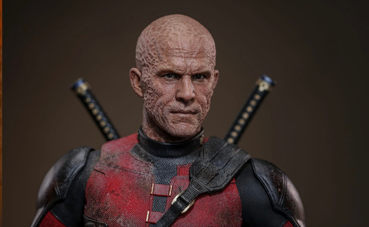 Hot Toys MMS782 Deadpool & Wolverine - 1/6th scale Deadpool (Battling Version) Collectible Figure