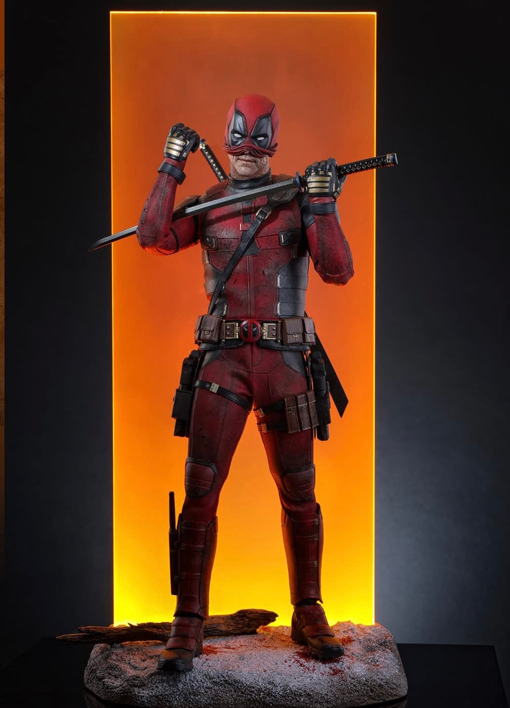 Hot Toys MMS782 Deadpool & Wolverine - 1/6th scale Deadpool (Battling Version) Collectible Figure