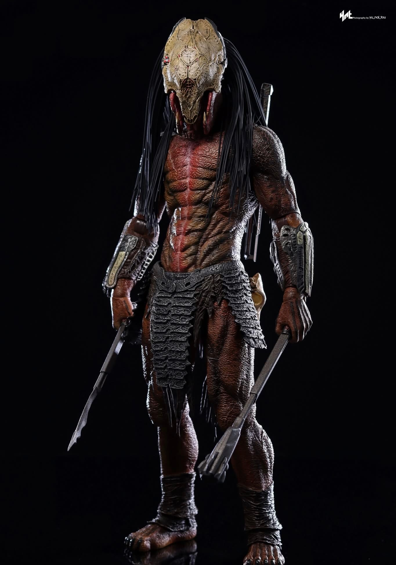 Hot Toys TMS114 Prey - 1/6th scale Feral Predator Collectible Figure