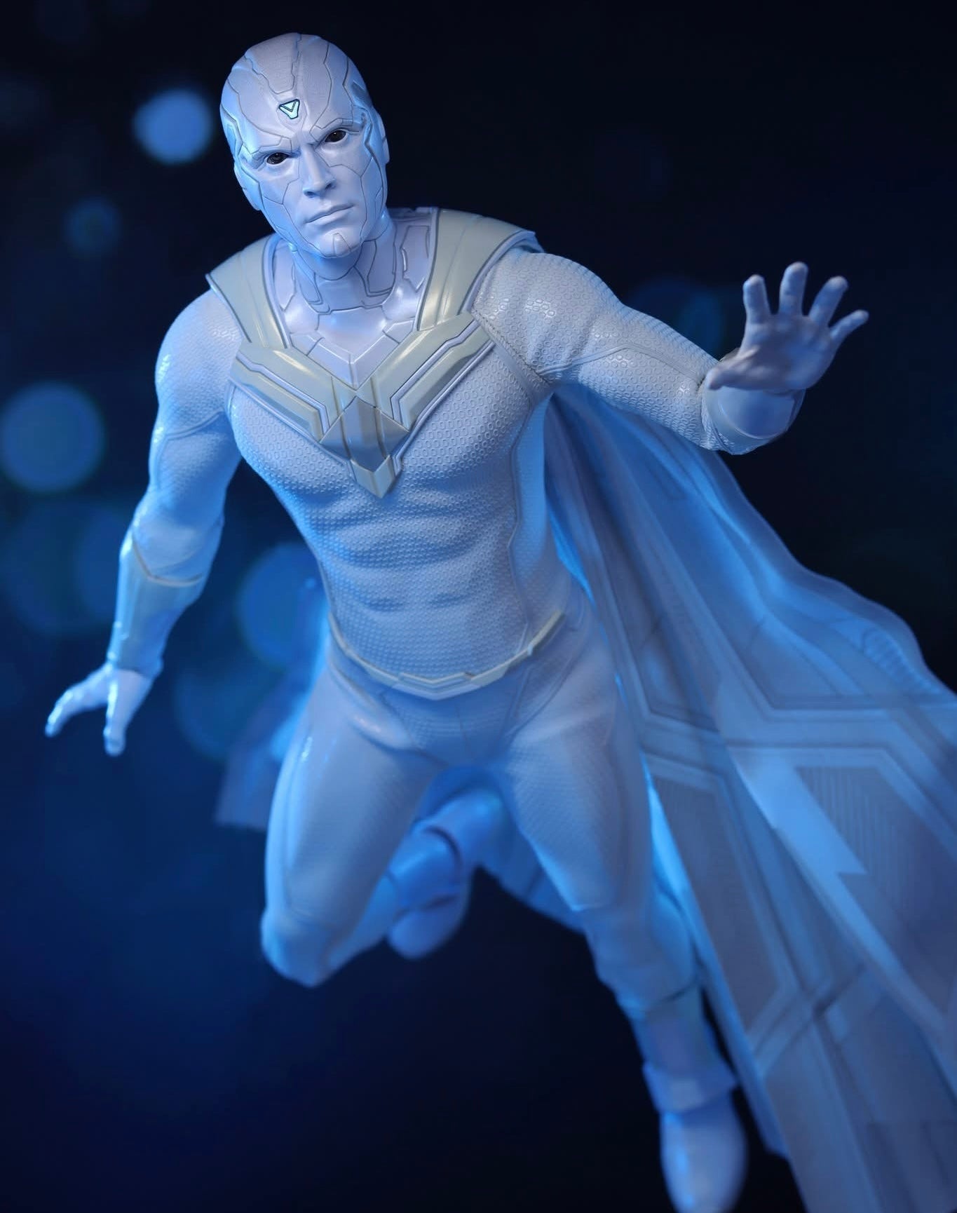 Hot Toys TMS054 - WandaVision - 1/6th scale The Vision Collectible Figure