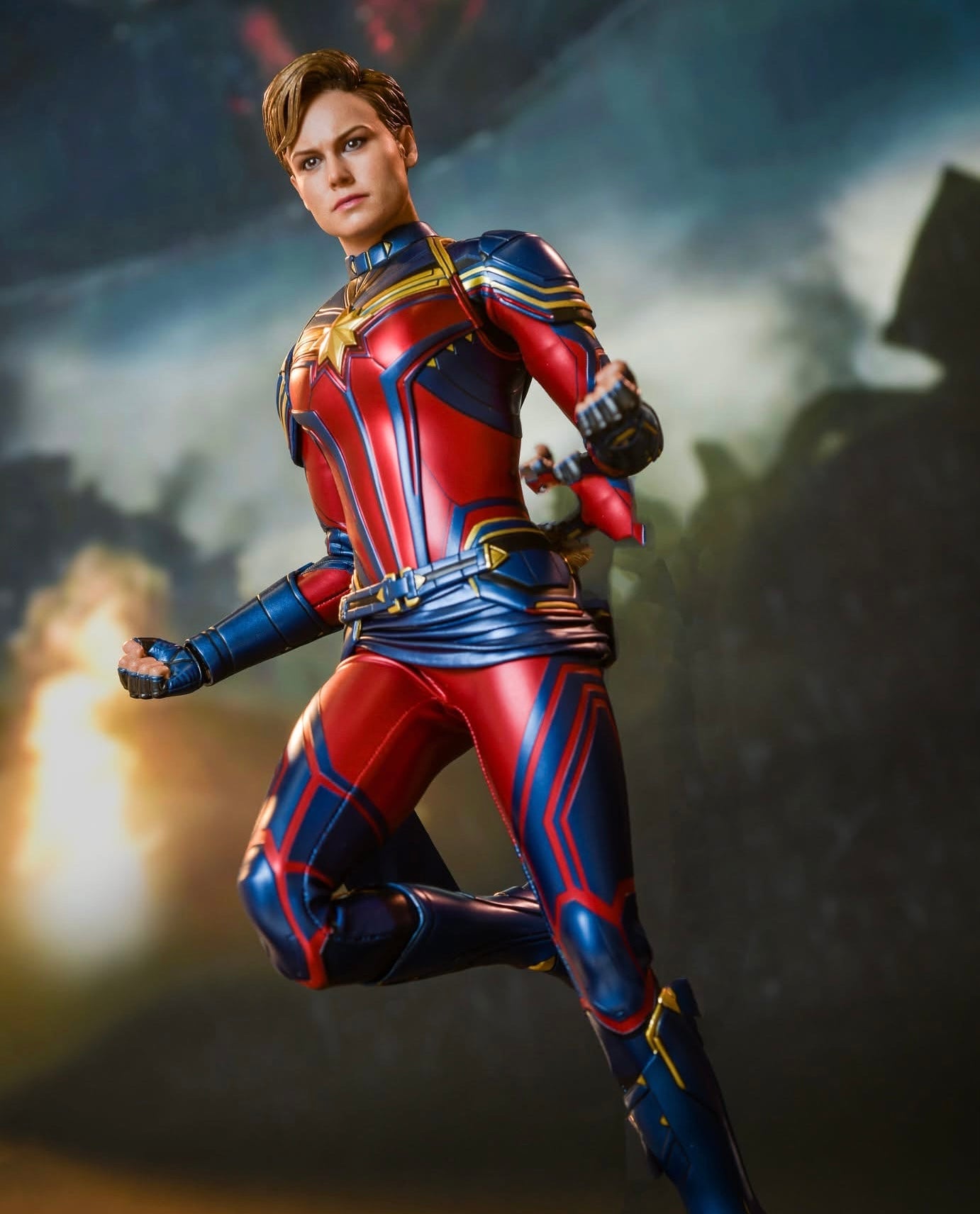 Hot Toys MMS575 Avengers: Endgame - 1/6th scale Captain Marvel Collectible Figure