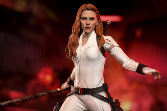 Hot Toys MMS601 Black Widow - 1/6th scale Black Widow (Snow Suit Version) Collectible Figure