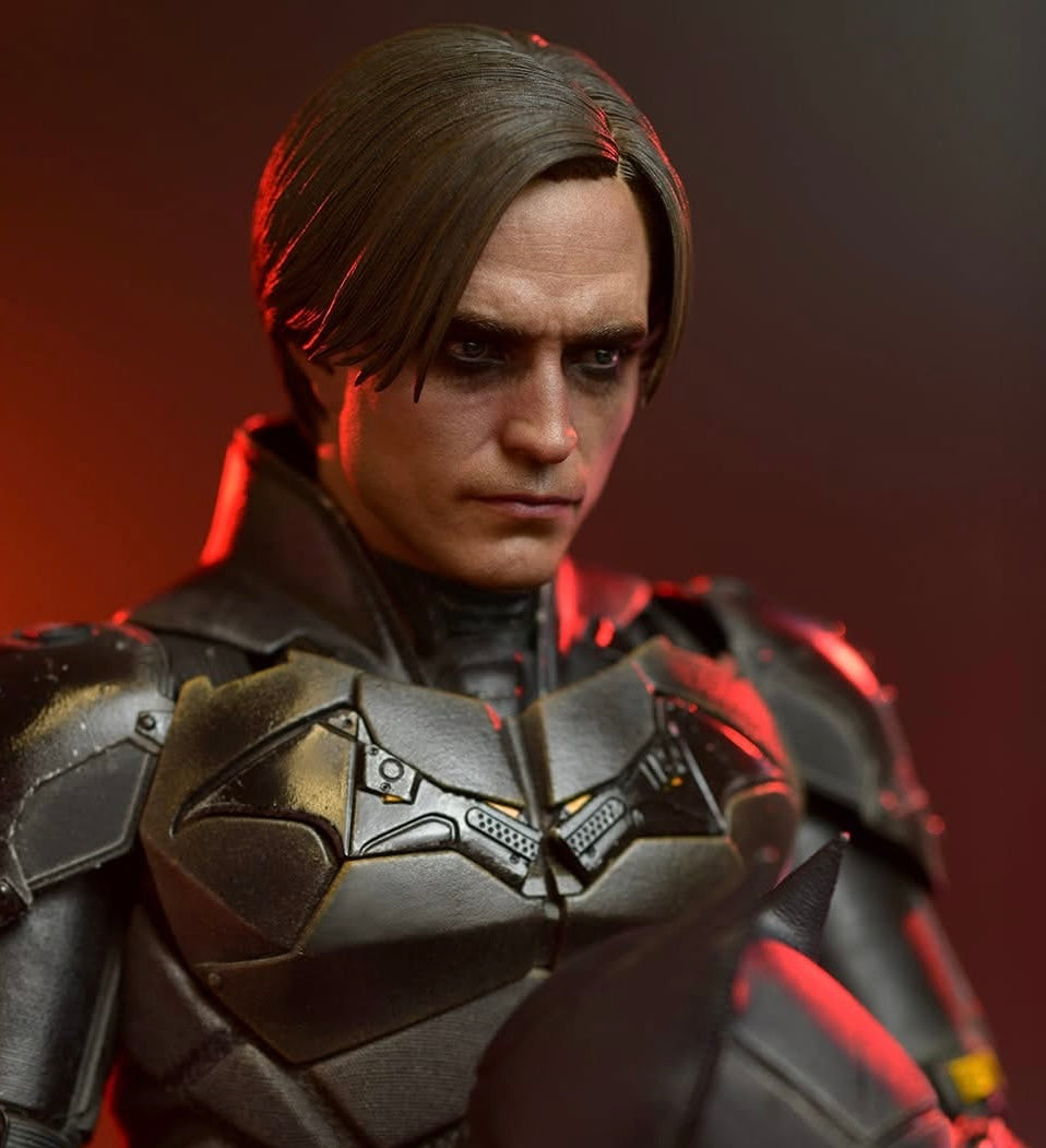 Hot Toys MMS639 The Batman - 1/6th scale Batman Collectible Figure (Deluxe Version)