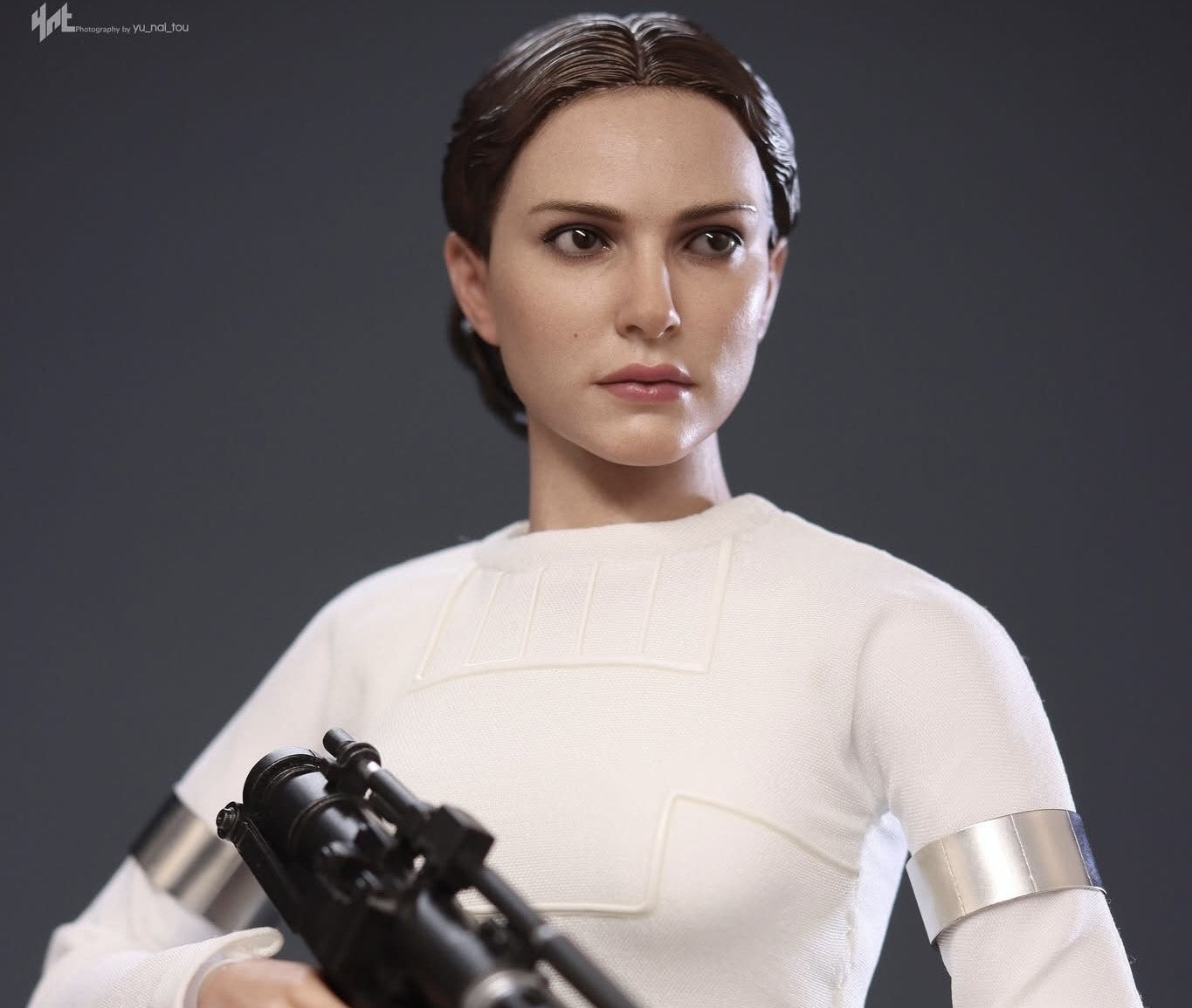 Hot Toys MMS678 Star Wars Episode II: Attack of the Clones - 1/6th scale Padme Amidala Collectible Figure